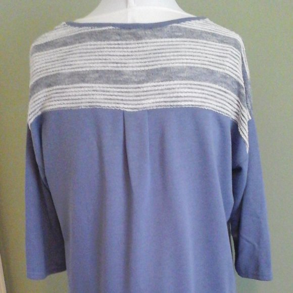 Simply Noelle Blue Top L/XL - Picture 4 of 5